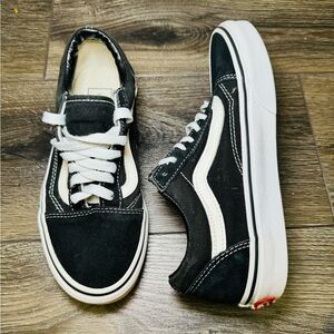 Vans unisex skate shoes 🖤